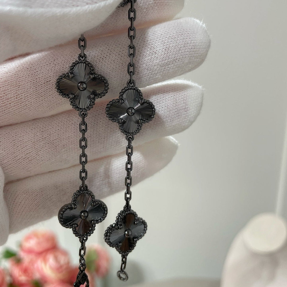 [⭐Seralia]CLOVER 5 MOTIF BLACK BRACELET