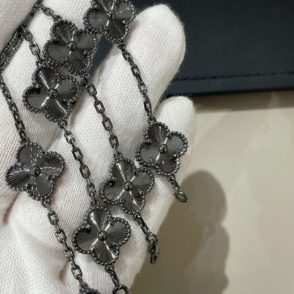 [⭐Seralia]CLOVER 5 MOTIF BLACK BRACELET