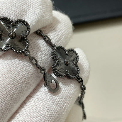 [⭐Seralia]CLOVER 5 MOTIF BLACK BRACELET