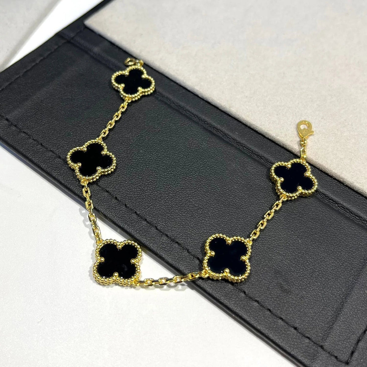 [⭐Seralia] CLOVER 5 MOTIF ONYXS BRACELET COLLECTION