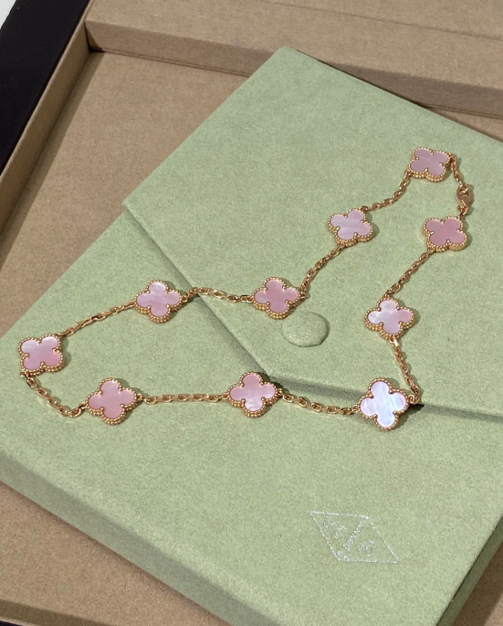 [⭐Seralia Jewellery] Pink Necklace with Ten Clover Designs