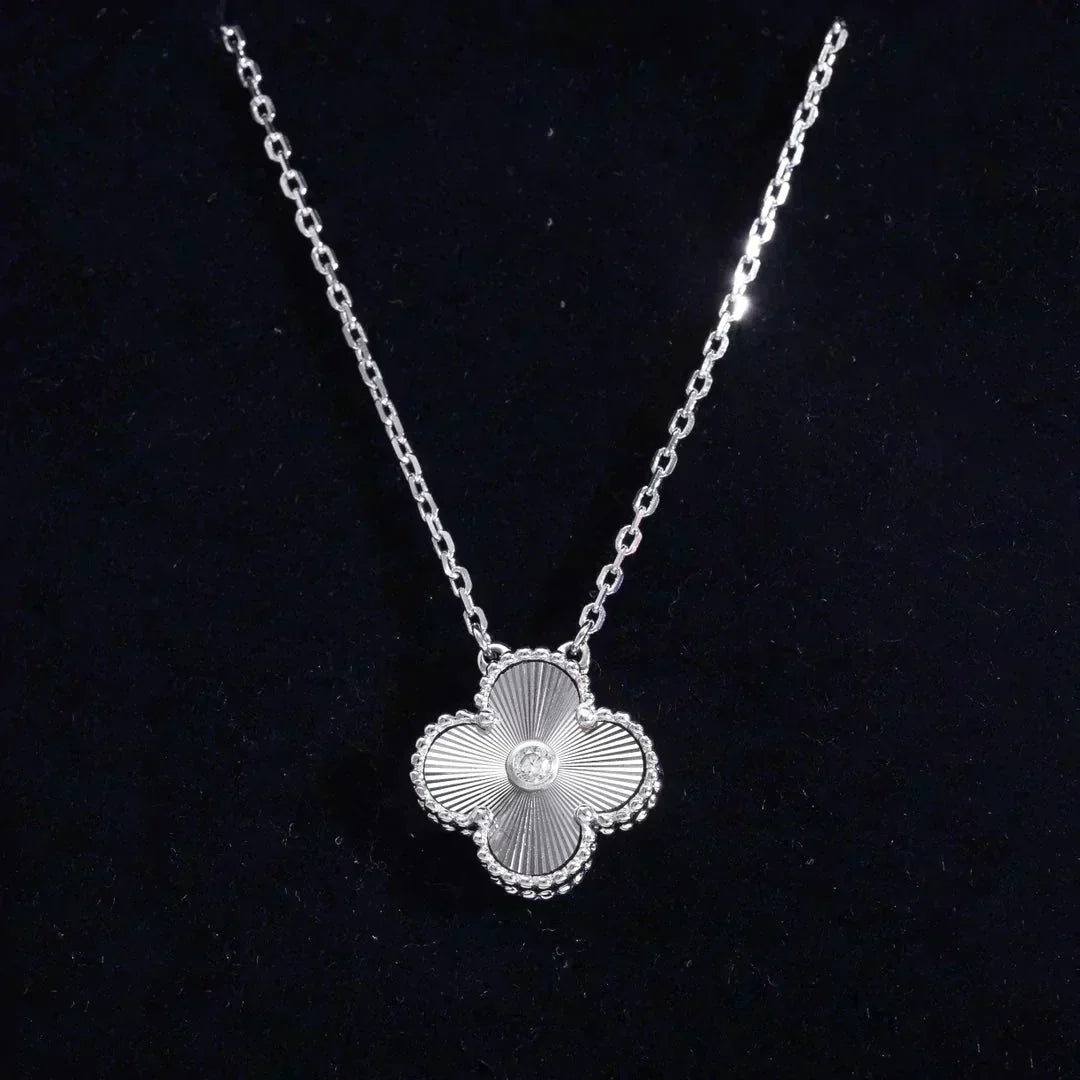[⭐Seralia]CLOVER  15MM DIAMOND LASER NECKLACE SILVER