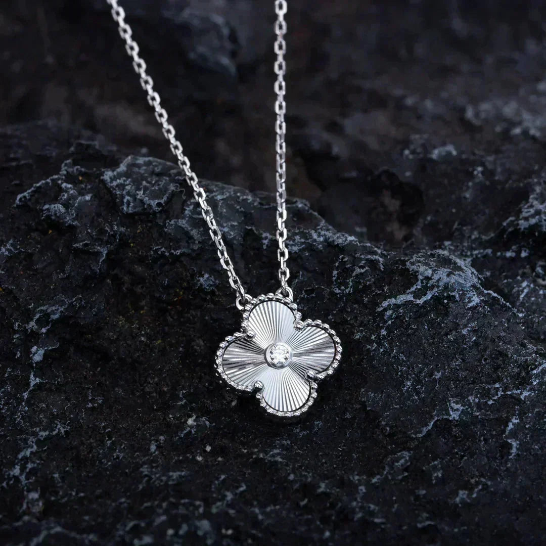 [⭐Seralia]CLOVER  15MM DIAMOND LASER NECKLACE SILVER