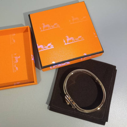 [⭐Seralia]H GREY BRACELET