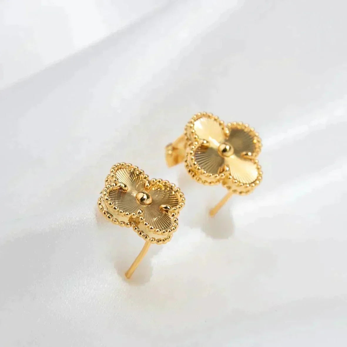 [⭐Seralia]CLOVER MEDIUM 1 MOTIFS LASER EARRINGS