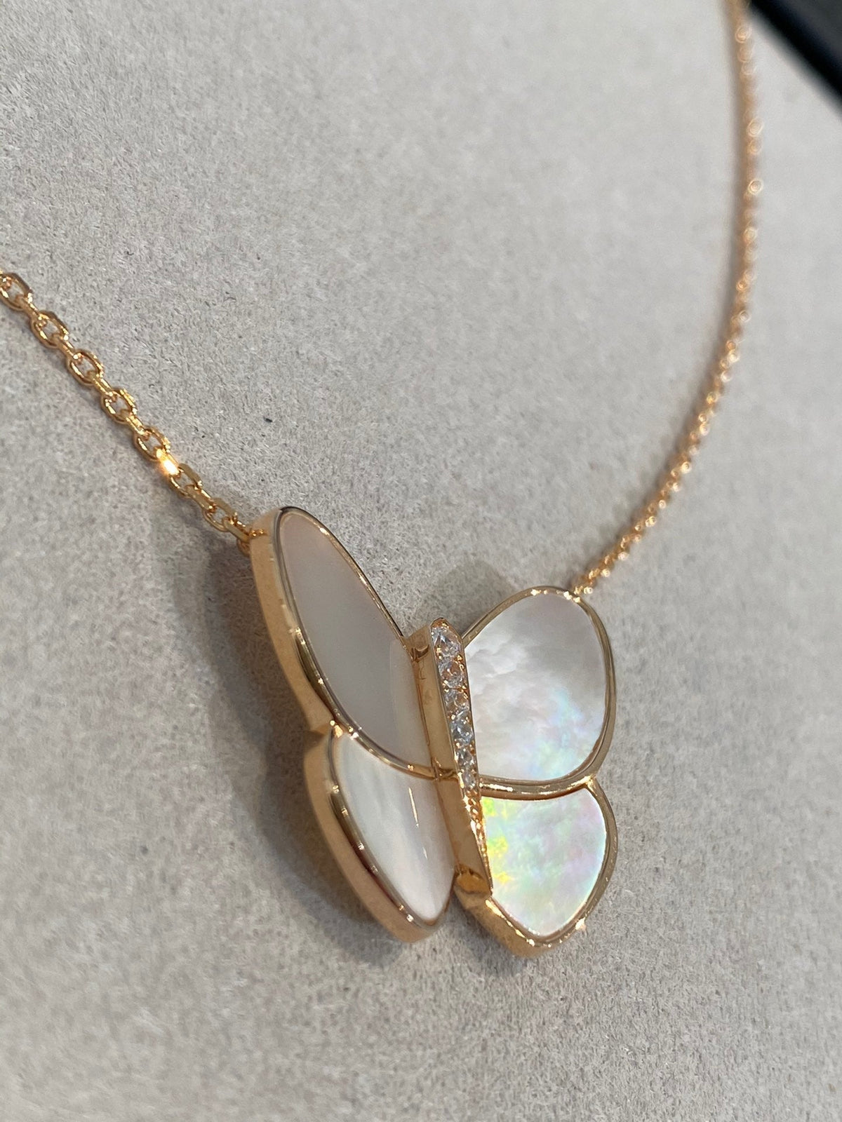 [⭐Seralia]BUTTERFLY GOLD MOP DIAMOND NECKLACE
