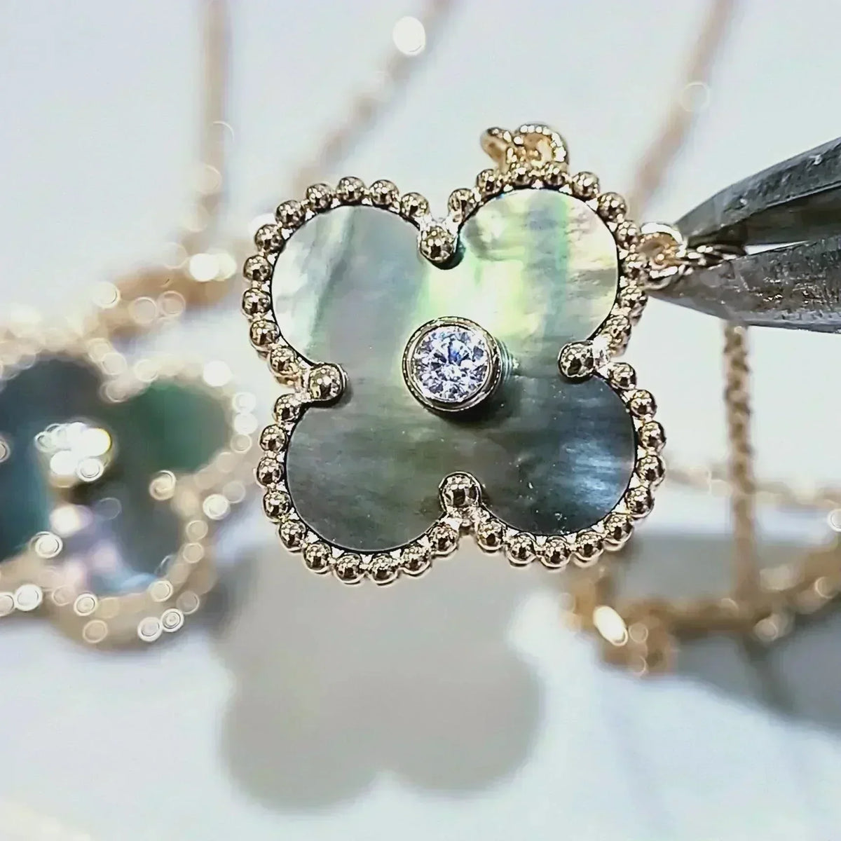 [⭐Seralia]CLOVER 15MM DIAMOND AND MOTHER-OF-GREY NECKLACE