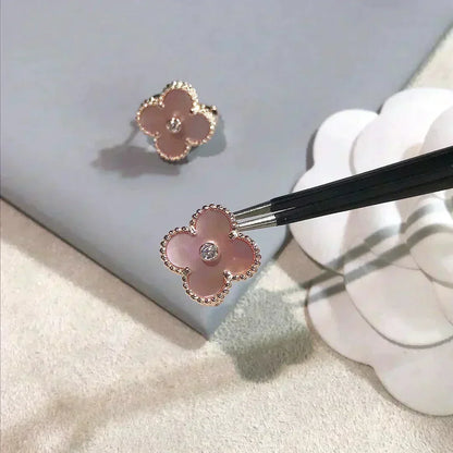 [⭐Seralia]CLOVER MEDIUM 1 MOTIFS  PINK MOP DIAMOND EARRINGS