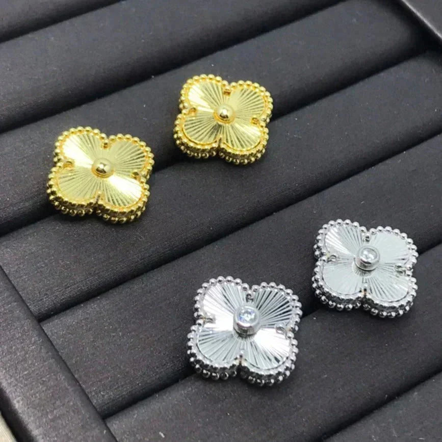 [⭐Seralia]CLOVER MINI 9.5MM LASER EARRINGS
