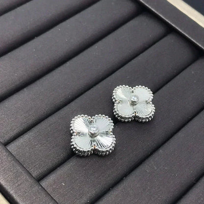 [⭐Seralia]CLOVER MINI 9.5MM LASER EARRINGS