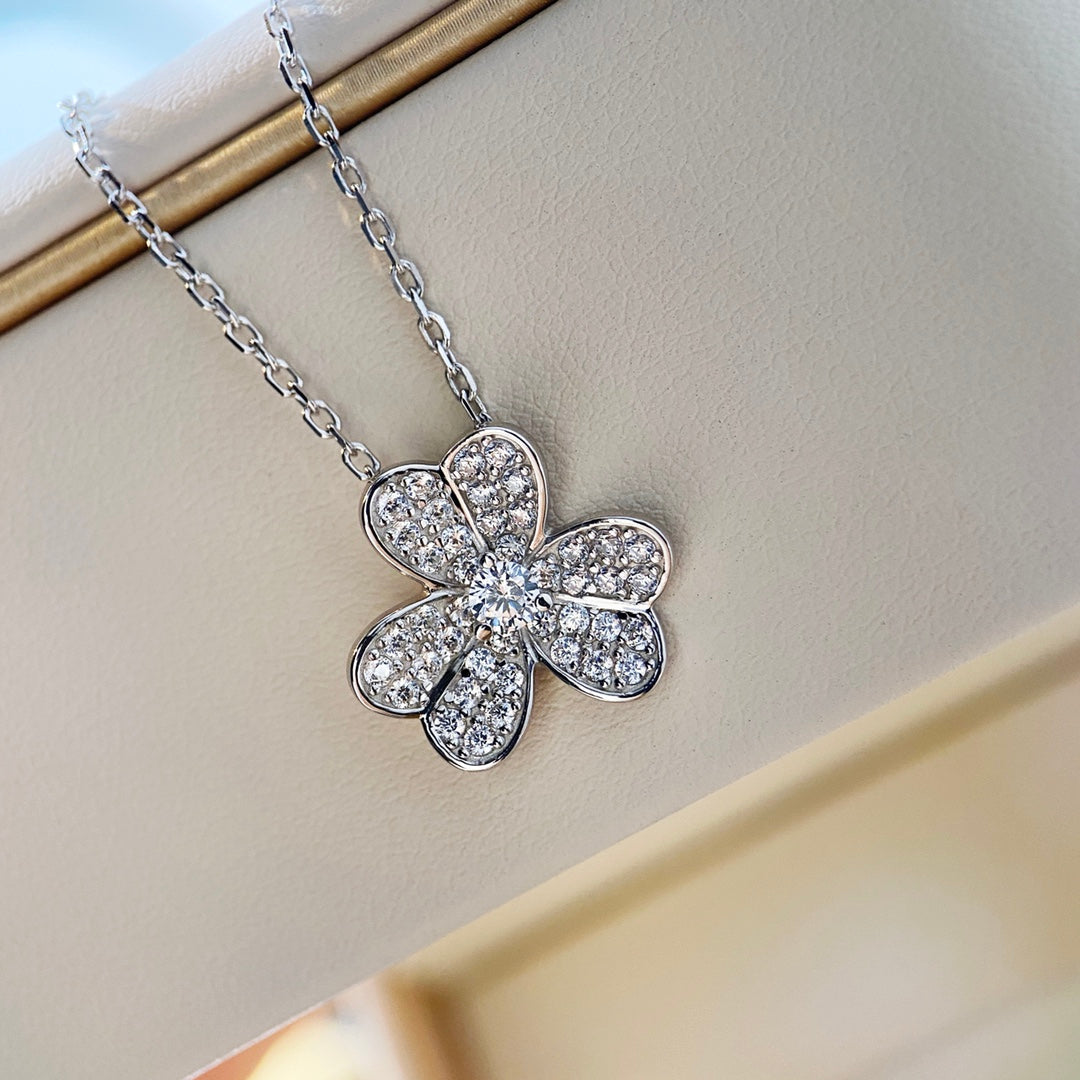 [⭐Seralia]CLOVER DIAMOND NECKLACE SILVER