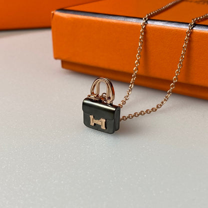 [⭐Seralia]CONSTANCE BLACK PEDANT PINK GOLD NECKLACE
