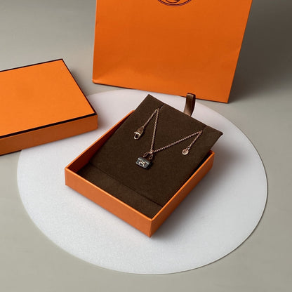 [⭐Seralia]CONSTANCE BLACK PEDANT PINK GOLD NECKLACE