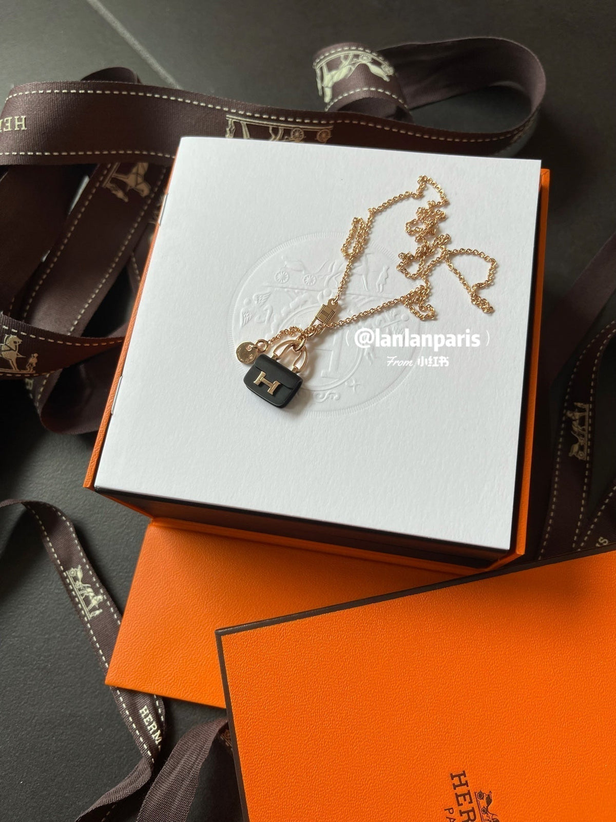 [⭐Seralia]CONSTANCE BLACK PEDANT PINK GOLD NECKLACE