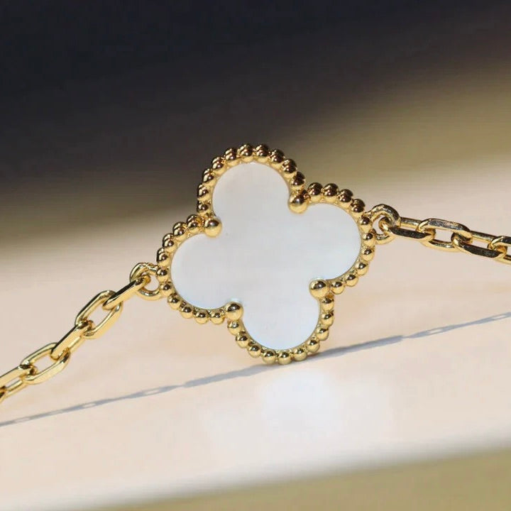 [⭐Seralia]CLOVER 20 MOTIFS WHITE MOP NECKLACE