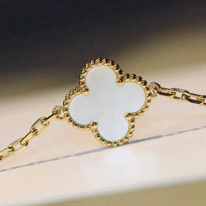 [⭐Seralia]CLOVER 20 MOTIFS WHITE MOP NECKLACE