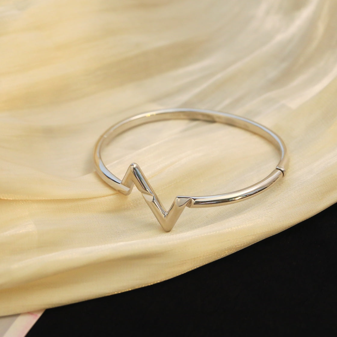 [⭐Seralia]VOLTE UPSITE DOWN BRACELET