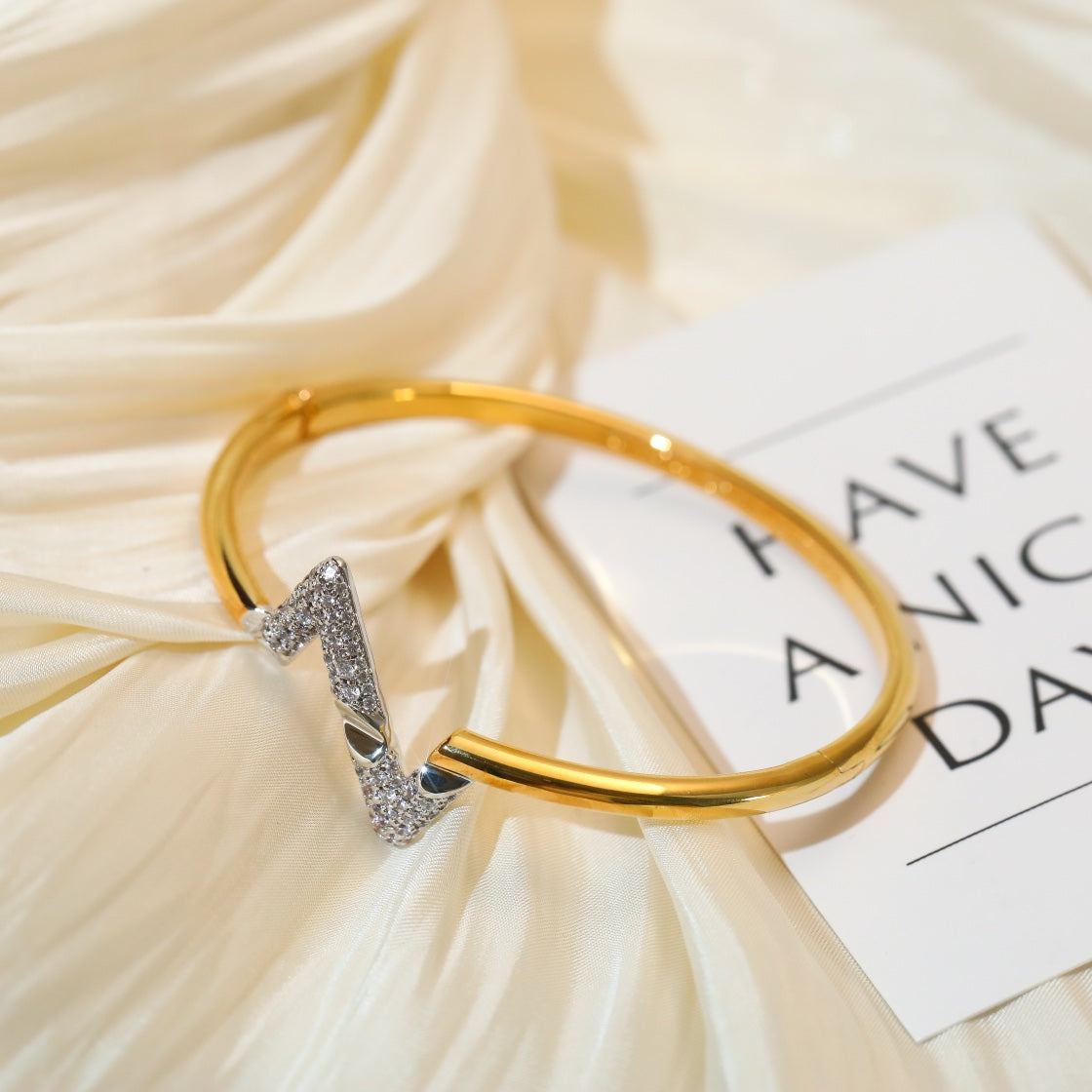[⭐Seralia]VOLTE UPSITE DOWN GOLD DIAMOND BRACELET