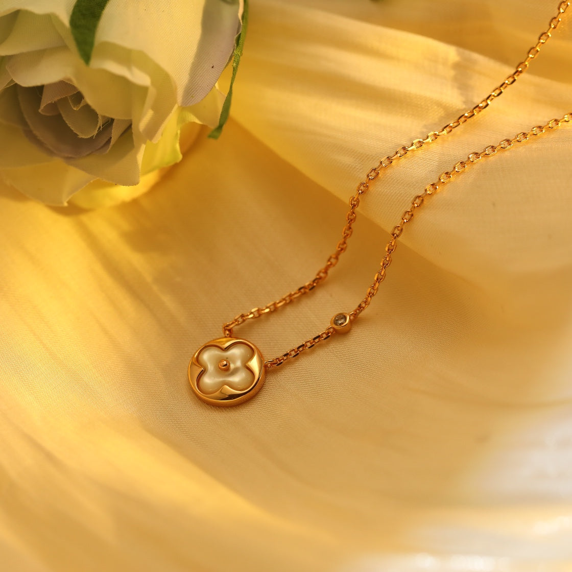[⭐Seralia]SUN PEDANT PINK GOLD 1 DIAMOND NECKLACE