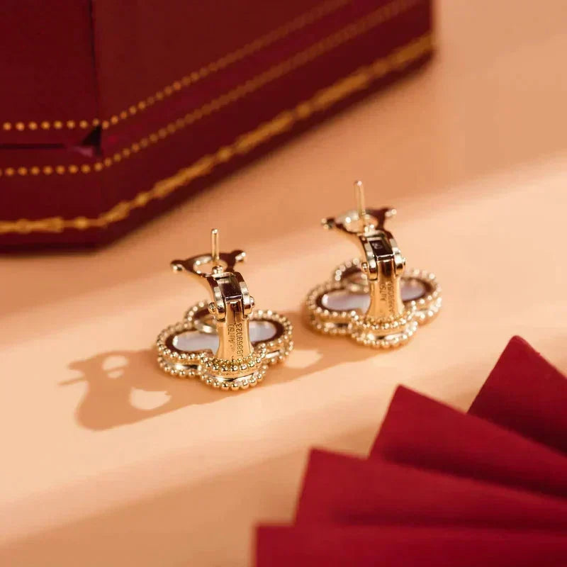 [⭐Seralia]CLOVER MEDIUM 1 MOTIFS  WHITE MOP STUD EARRINGS