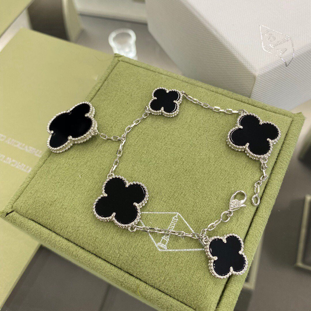 [⭐Seralia]CLOVER 5 MOTIFS SIVLER ONYX BRACELET