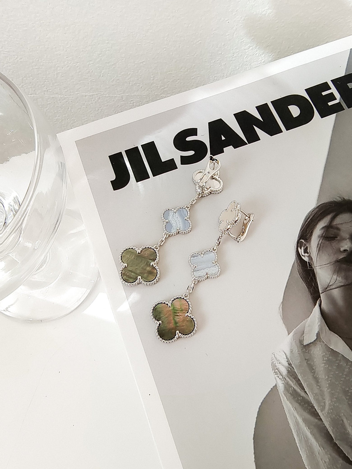 [⭐Seralia]CLOVER 3 MOTIFS CHALCEDONY DARK MOP SILVER EARRINGS
