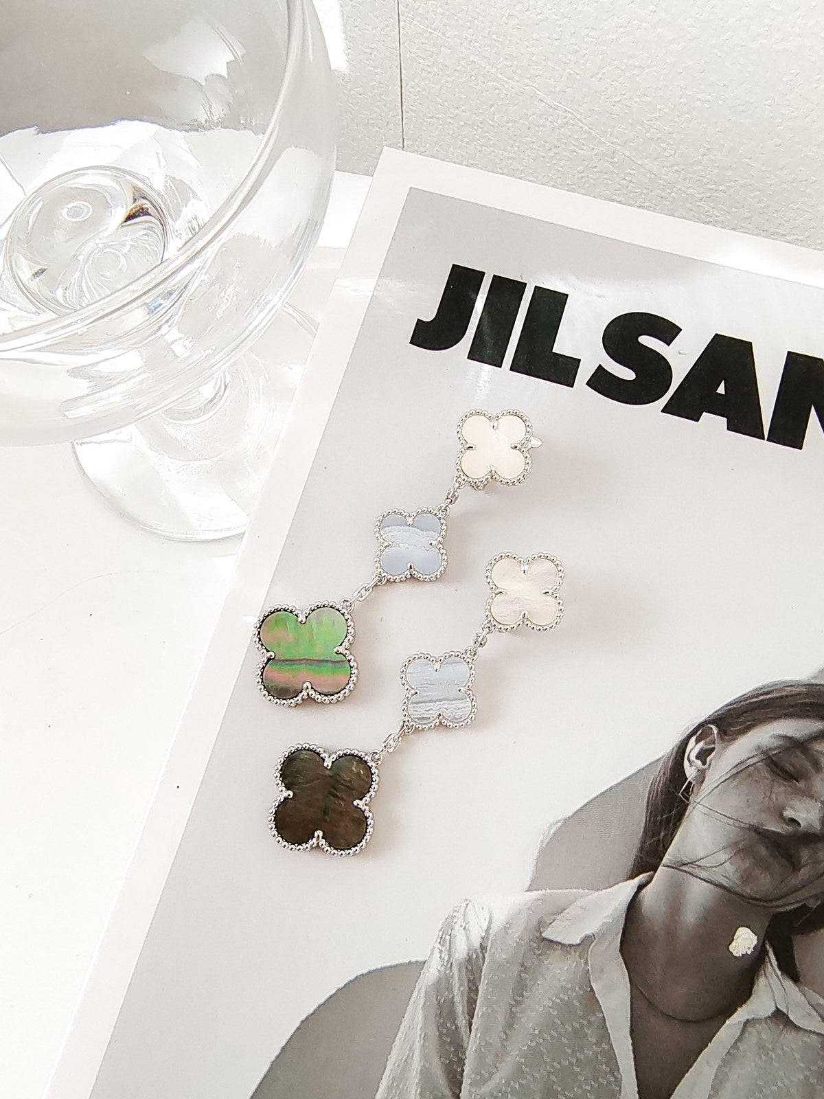 [⭐Seralia]CLOVER 3 MOTIFS CHALCEDONY DARK MOP SILVER EARRINGS