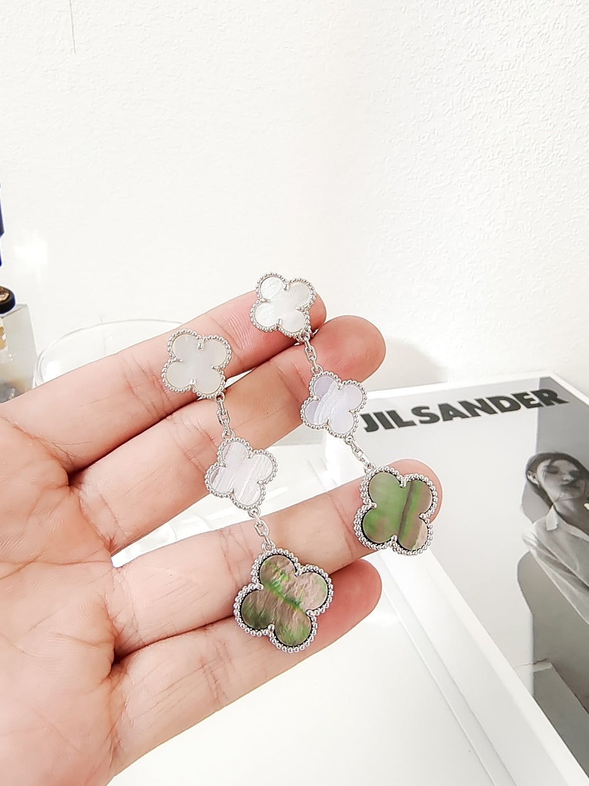 [⭐Seralia]CLOVER 3 MOTIFS CHALCEDONY DARK MOP SILVER EARRINGS