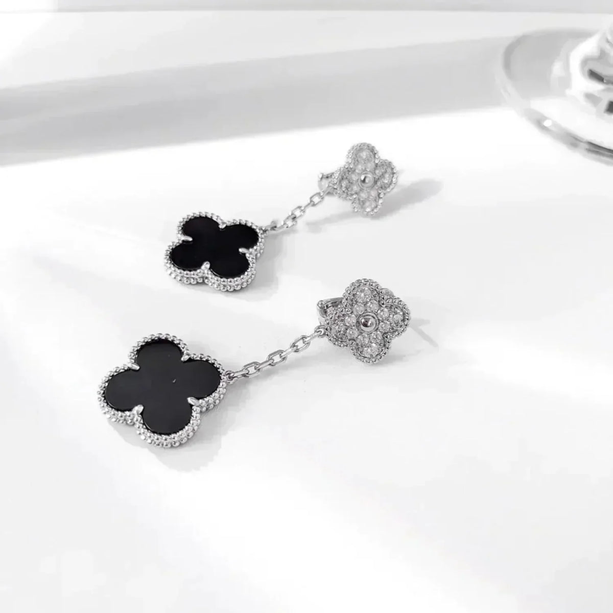 [⭐Seralia]CLOVER 2 MOTIFS  DIAMOND ONYX EARRINGS SILVER