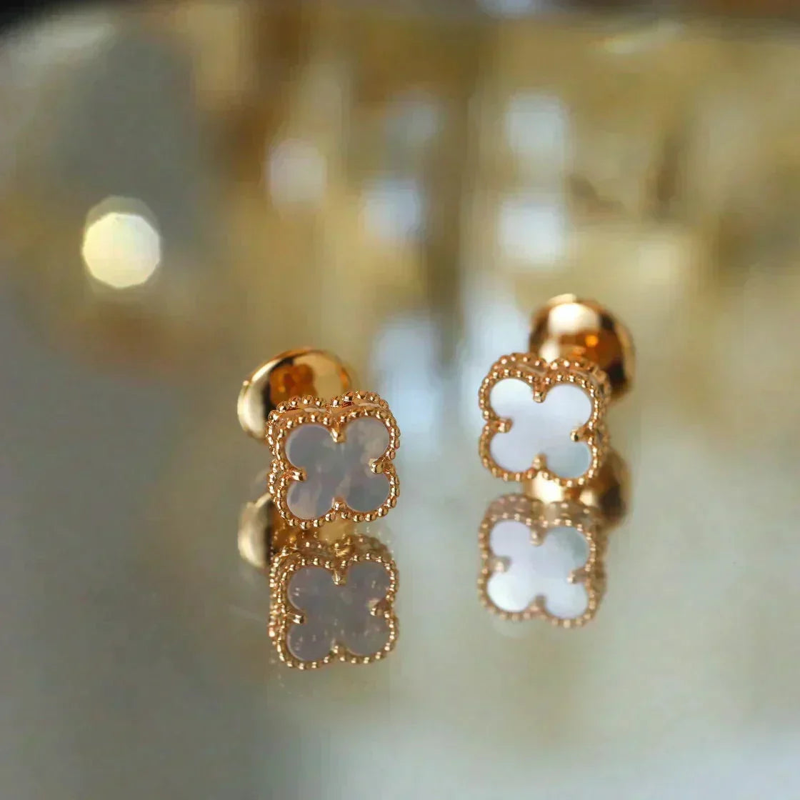 [⭐Seralia]CLOVER MINI 9.5MM WHITE MOP EARRINGS