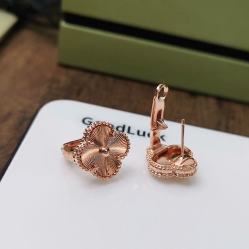 [⭐Seralia]CLOVER MEDIUM STUD EARRINGS