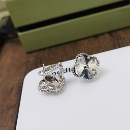 [⭐Seralia]CLOVER MEDIUM STUD EARRINGS