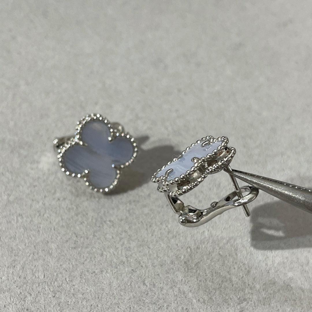 [⭐Seralia]CLOVER CHALCEDONY SILVER STUD EARRINGS