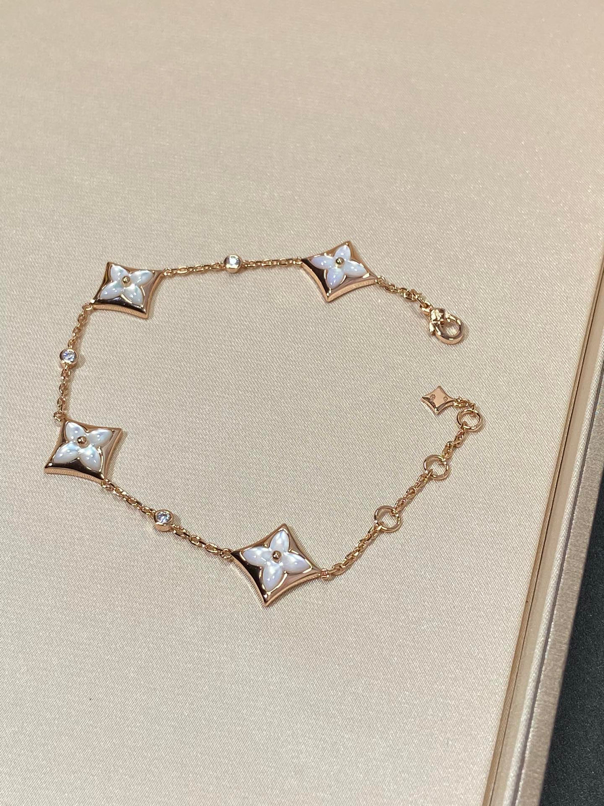 [⭐Seralia]STAR 4 MOTIF MOP DIAMOND PINK GOLD BRACELET