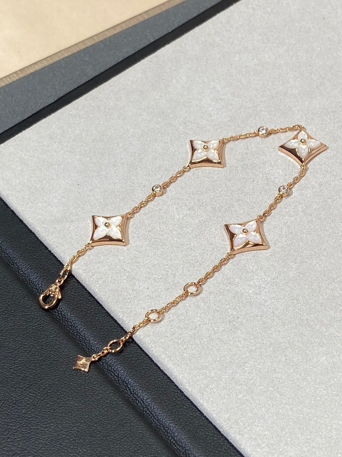 [⭐Seralia]STAR 4 MOTIF MOP DIAMOND PINK GOLD BRACELET
