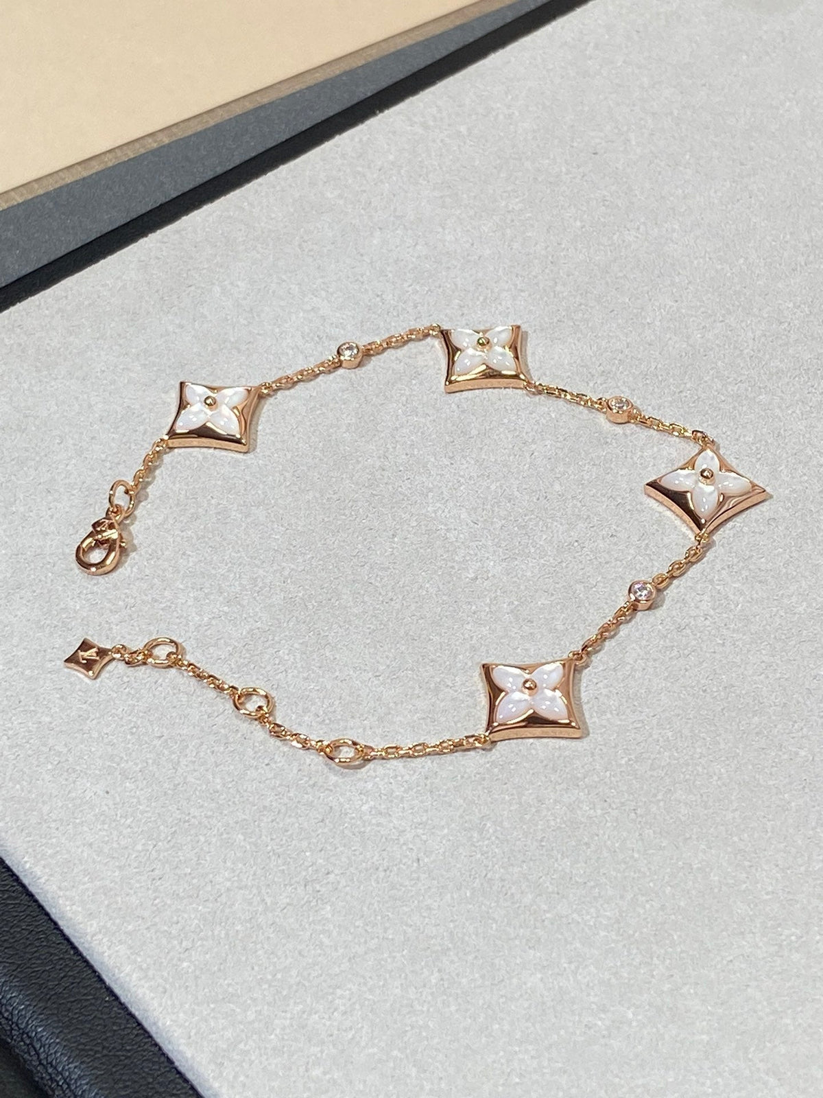 [⭐Seralia]STAR 4 MOTIF MOP DIAMOND PINK GOLD BRACELET