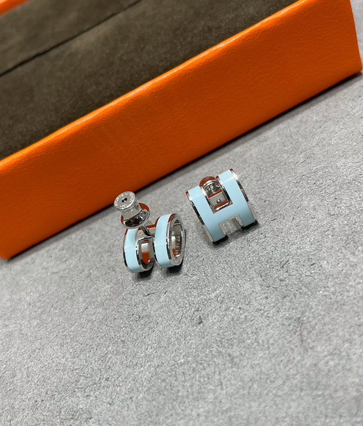 [⭐Seralia]POP H SKY BLUE STUD EARRINGS