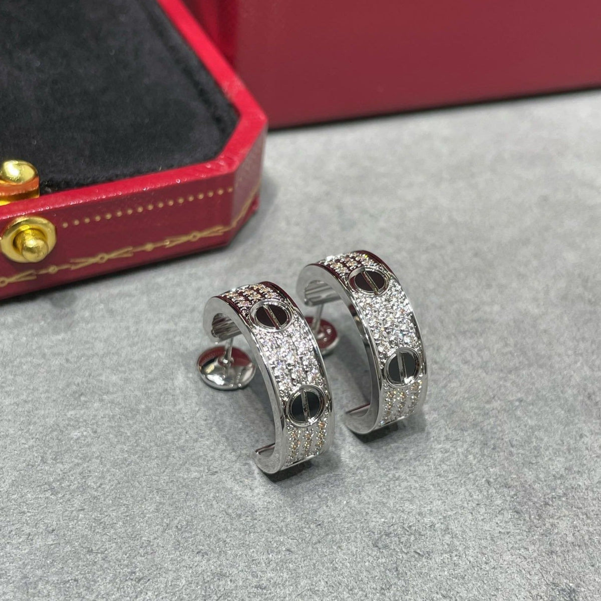 [⭐Seralia]LOVE CERAMIC DIAMOND PAVED SILVER EARRINGS