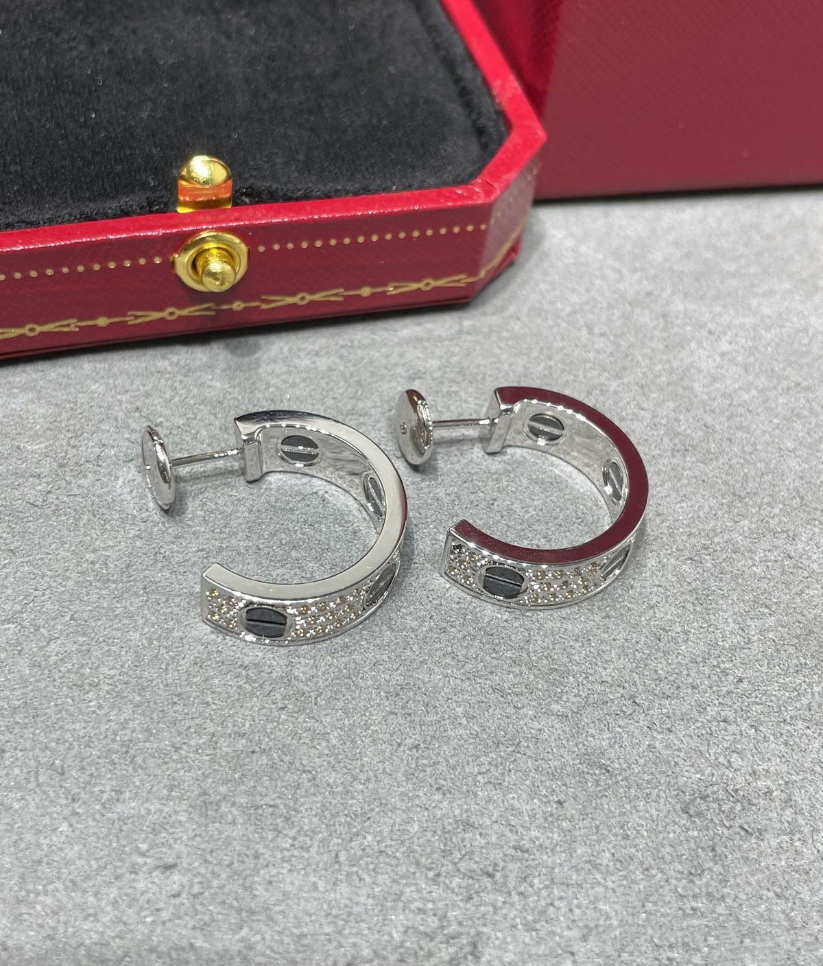 [⭐Seralia]LOVE CERAMIC DIAMOND PAVED SILVER EARRINGS