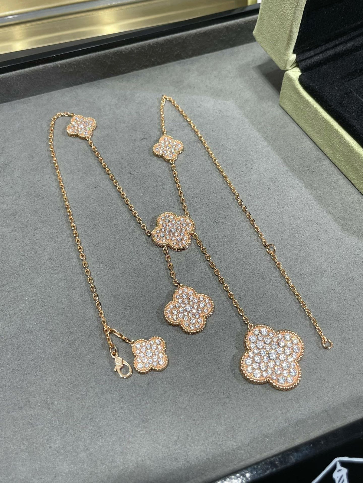 [⭐Seralia]CLOVER 6 MOTIF DIAMOND PAVED NECKLACE