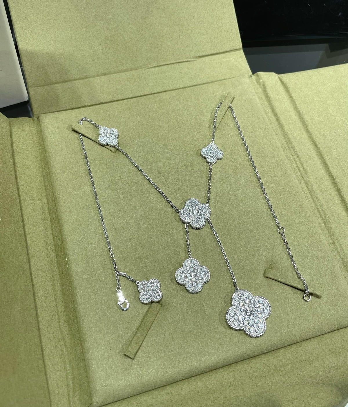 [⭐Seralia]CLOVER 6 MOTIF DIAMOND PAVED NECKLACE