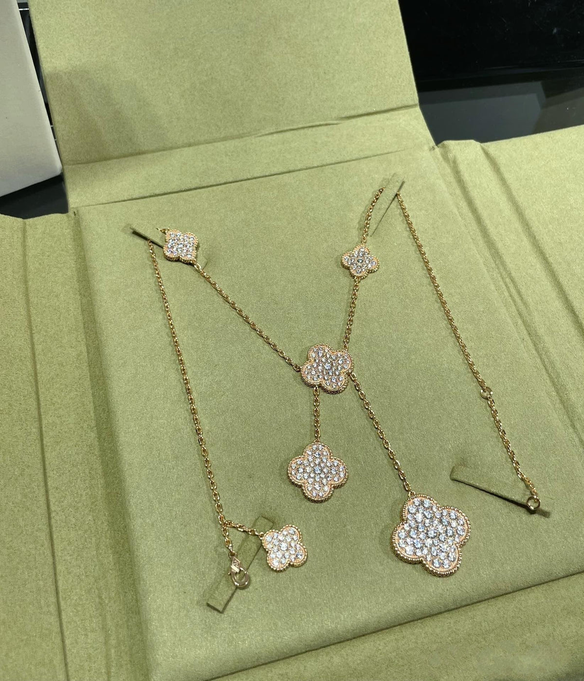[⭐Seralia]CLOVER 6 MOTIF DIAMOND PAVED NECKLACE