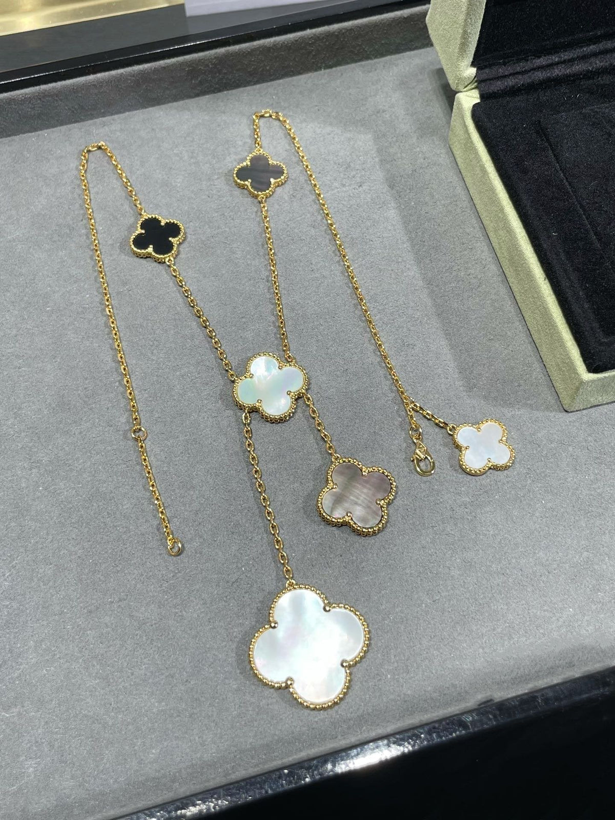 [⭐Seralia]CLOVER 6 MOTIF MOP ONYX GOLD NECKLACE