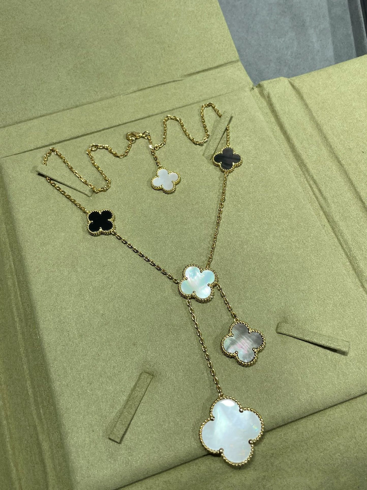 [⭐Seralia]CLOVER 6 MOTIF MOP ONYX GOLD NECKLACE