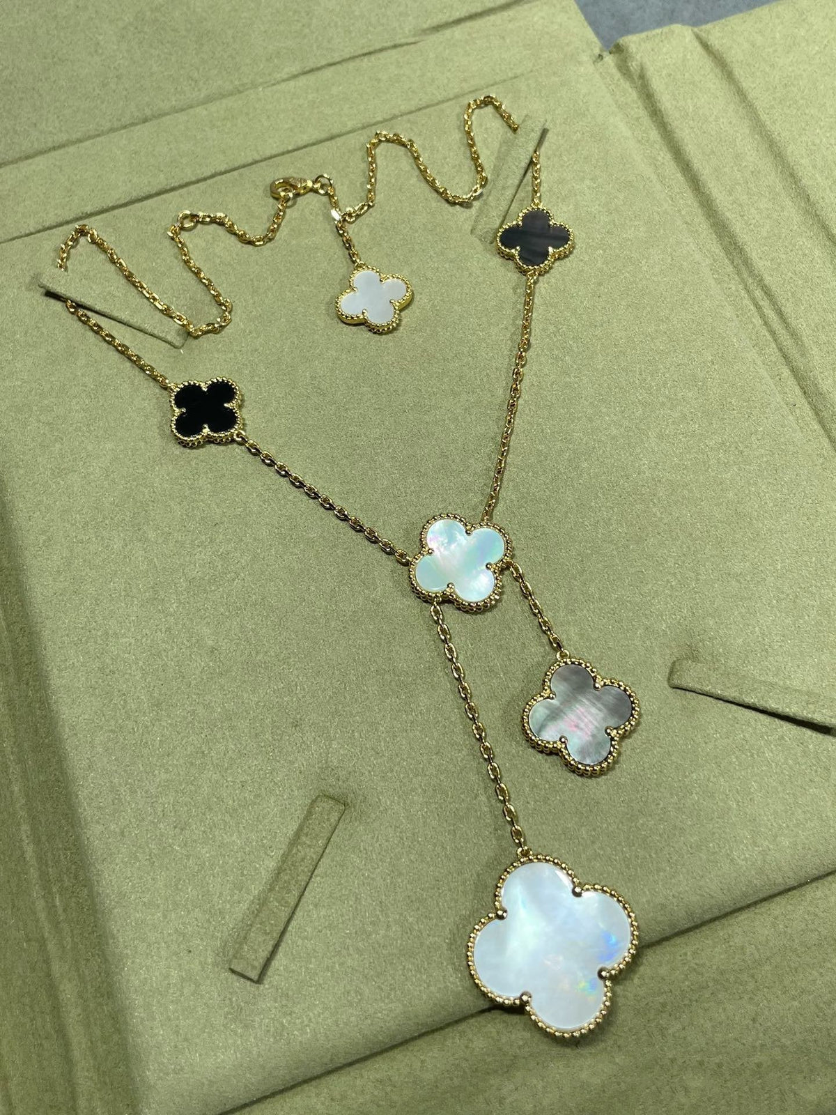 [⭐Seralia]CLOVER 6 MOTIF MOP ONYX GOLD NECKLACE