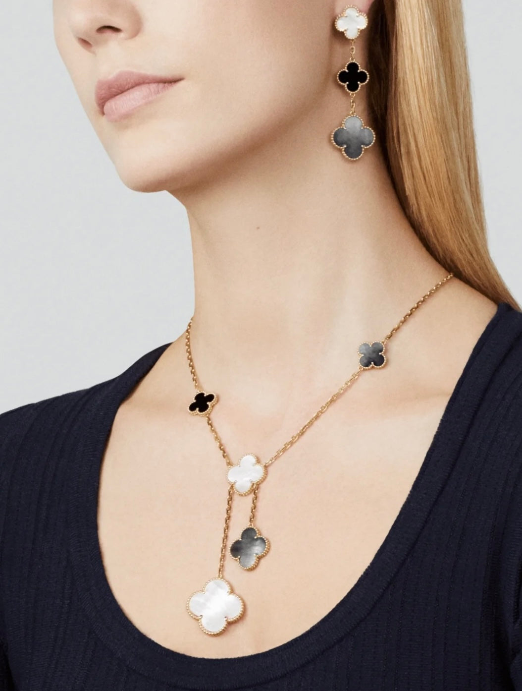 [⭐Seralia]CLOVER 3 MOTIF MOP ONYX DARK MOP PINK GOLD EARRINGS