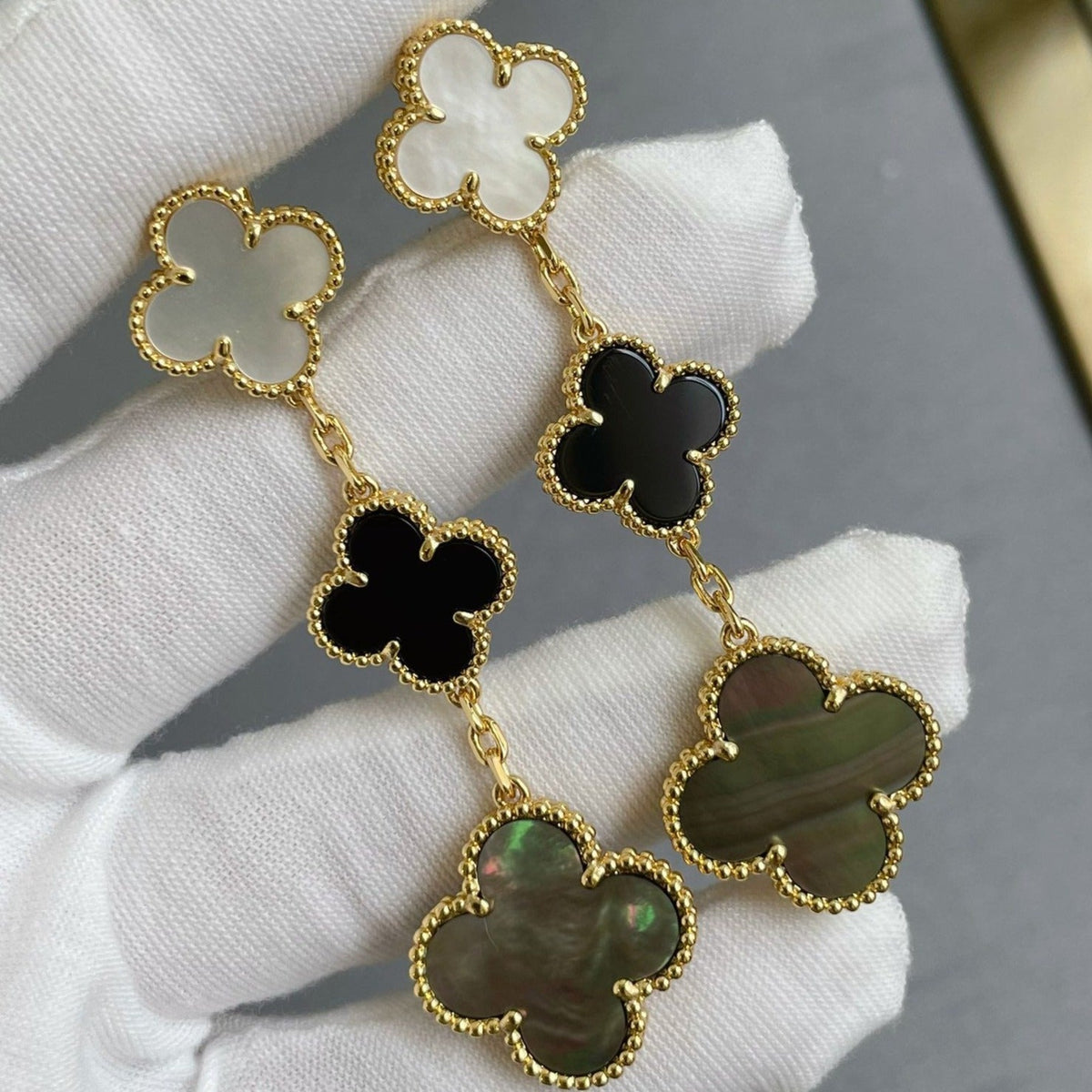 [⭐Seralia]CLOVER 3 MOTIF MOP ONYX DARK MOP PINK GOLD EARRINGS