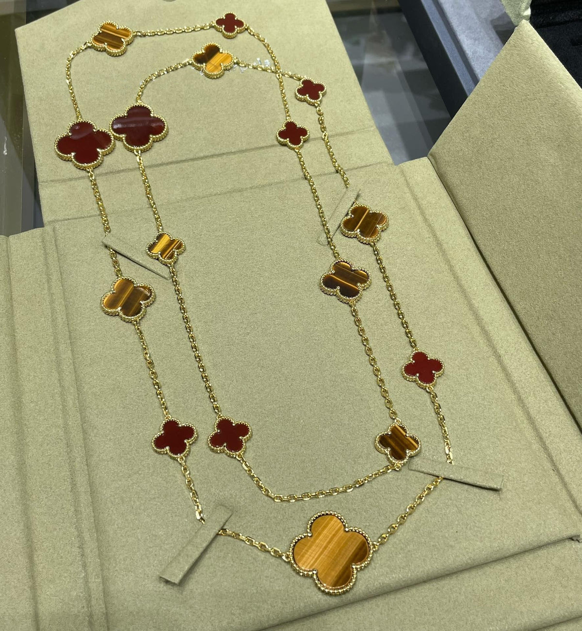[⭐Seralia]CLOVER 16 MOTIF CARNELIAN TIGER EYE ROSE GOLD NECKLACE