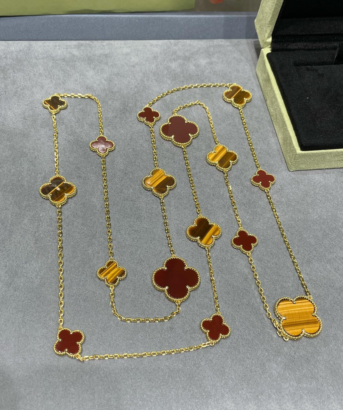 [⭐Seralia]CLOVER 16 MOTIF CARNELIAN TIGER EYE ROSE GOLD NECKLACE