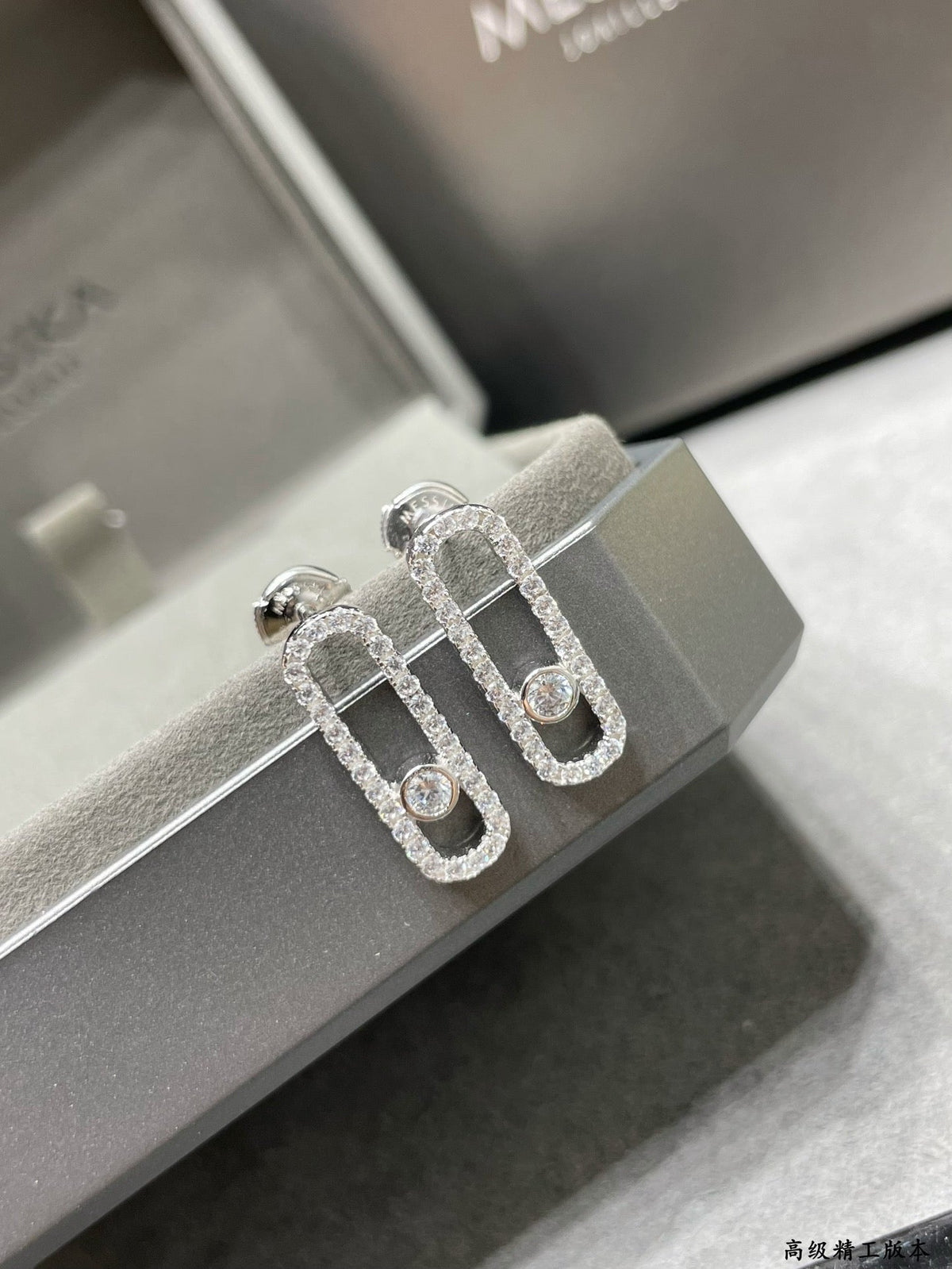 [⭐Seralia]MOVE UNO STUD DIAMOND PAVED EARRINGS